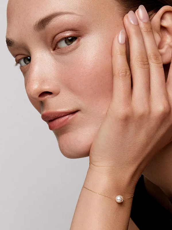 Scattered Diamond Bezel Pearl Bracelet