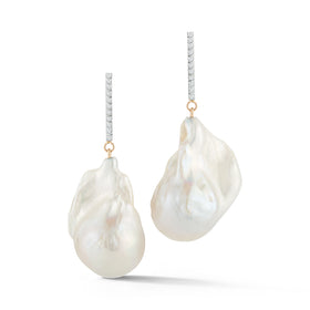 Brincos de pérola barroca com barra de diamante 14kt